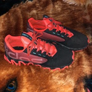 Adidas tennis shoes. Kids 4/Women’s 6. Like new.